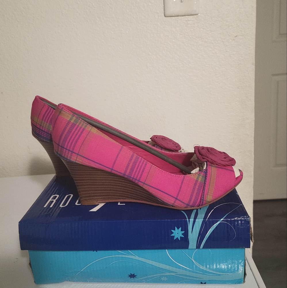 Pink barbie size 7 heels